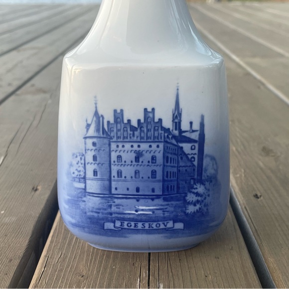 Royal Copenhagen Egeskov Castle Decanter Vase Made in Denmark - Picture 3 of 12